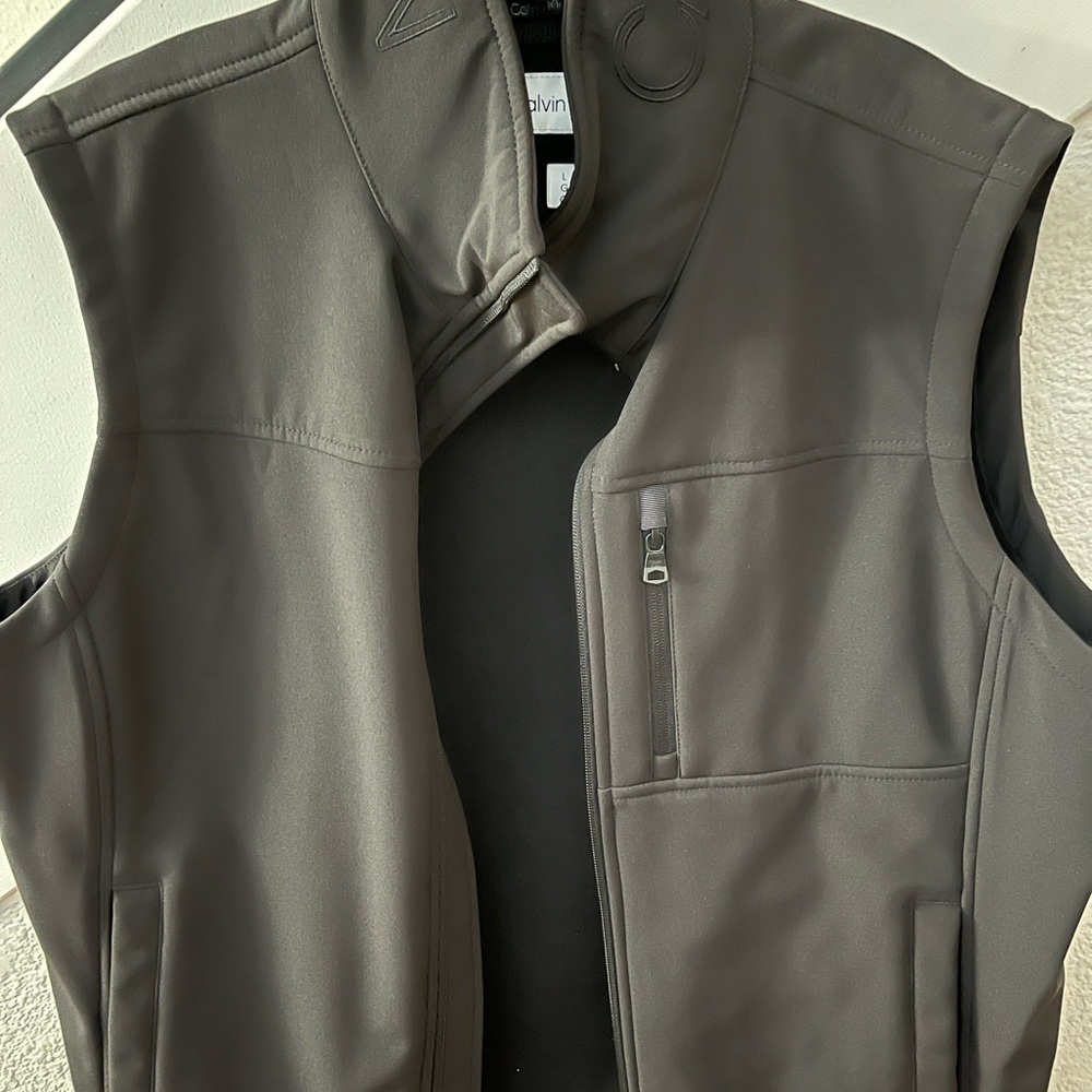 Calvin Klein Gray Vest with Full-Length Zipper and Fitted Silhouette
